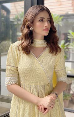 Sana Javed, Simple Kurta Designs, Gaun Fashion, Simple Kurti Designs, Casual Indian Fashion, Salwar Kamiz, Pakistani Dresses Casual, Kurti Neck