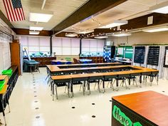 an empty classroom with many desks and chairs