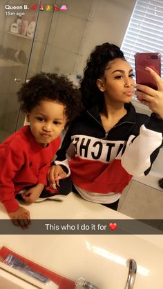 a woman taking a selfie with her child in front of a mirror and the caption reads, this who i do it for