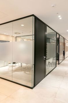 Nuevas oficinas de Grupo Halcón Cerámicas Glass Film Design, Law Office Design, Glass Wall Office, Factory Interior, Corporate Interior Design, Small Office Design, Church Interior Design, Cool Office Space