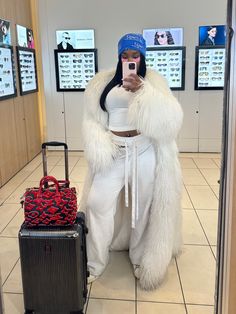 Fur Coat Outfit, Mode Zara, Winter Fashion Outfits Casual, Fashion Attire, Coat Outfits, Baddie Outfits Casual, Autumn Outfit, Outfit Inspo Fall, Airport Outfit