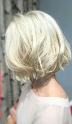 Platinum Blonde Bob Hairstyles, Pearl Blonde Short Hair, White Bob Haircut, Platinum Blonde French Bob, White Blonde Bob With Bangs, Blond Bobs, Platinum Blonde Wavy Bob, Bleach Blonde Bob, Blonde 2024