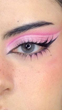 Pink Makeup Looks Hooded Eyes, Pink Liner Makeup, Aurora Makeup, Elf Eyeshadow Palette, James Charles Palette, Elf Eyeshadow, Mascara Maybelline, Pink Eyeliner, Lash Sensational