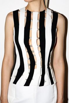 Mugler Top, Structured Fashion, Cutout Top, White Chic, Rosie Assoulin, Crochet Fashion Patterns, Thierry Mugler, Paying Attention, Cut Out Top