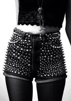 Want this Stile Punk Rock, Moda Grunge, Grunge Shorts, Rocker Girl, Vintage Denim Shorts, Studded Shorts, Black Jewel, Rock Outfits, Estilo Punk