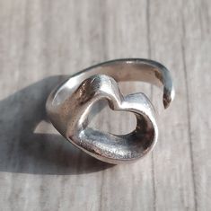 Vintage Mexico 925 Sterling Silver Heart Ring Sweet, simple freeform heart design with open wrap-around band. Very good vintage condition. Shiny with light signs of wear consistent with age and gentle use, hasn't been polished but seller is happy to do so upon request). Size US 5 3/4 - open design would allow for ring to be sized larger Marked 'MEXICO 925' Silver Heart Ring, Vintage Mexico, Open Design, Sterling Silver Heart, Lighted Signs, Heart Design, Silver Heart, Rings Statement, Silver 925