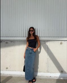 #cuteoutfits #outfits #outfitideas #denimskirt #europeanfashion #itgirl #eurosummer #citygirl #fashion #womensfashion Long Denim Skirt Outfit Summer Casual, Casper Aesthetic, Denim Skirt Outfit Summer, Long Denim Skirt Outfit, Bandana Cap, Skirt Outfit Summer, Jean Skirt Outfits, London Summer