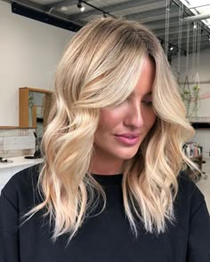 Medium Short Blonde Hair Layers, Blonde Hair Fine, Med Length Blonde Hair With Layers, Medium Blonde Hairstyles Mid Length, Short Medium Blonde Haircuts, Bright Blonde Medium Length Hair, Blonde Lots Of Layers, Fine Blonde Hair, Medium Length Hair Blonde