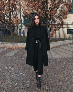 Stile Hijab, Black Clothing, Fashion Blogger Style, Looks Black, Outfit Trends, All Black Outfit, Coat Outfits