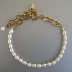 An anklet of stunning freshwater pearls strung with gold-plated stainless steel, that will accompany you everywhere, in and out of town, this summer. Cutest detail, the golden flower chams. Sakura anklet, 22 cm/8.66 inches long, plus 5 cm/1.96 inches extension. Pearl size, 8 X 5 mm.  Thank you for visiting my shop! FREE SHIPPING for all orders. Golden Flower, Anklet Jewelry, Pearl Size, The Golden, Body Jewelry, Anklets, Fresh Water, Freshwater Pearls, Greece