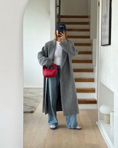 New York Outfits, Outfit Chic, Comfy Outfit, Pullover Outfit, Winter Outfit Inspiration, Coat Outfits, Mode Inspo