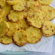 some fried food is sitting on a paper towel