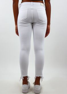 White Noise Skinny Jeans ★ White Denim - Rock N Rags Small Hips, Smaller Hips, Trendy Sandals, White Noise, Jeans White, Real Girls, White Denim, Boutique Clothing, White Jeans