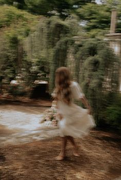 Barefoot Aesthetic Nature, Whimsical Photoshoot, Ethereal Photography, Senior Photoshoot Poses, Forest Cottage, Lake Photography, Forest Girl, Senior Photoshoot, Grad Pics