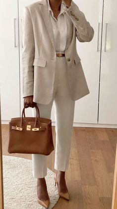 Lawyer Outfits Women, Lawyer Outfits, Outfit Elegantes, Business Professional Outfits, Lawyer Outfit, Nashville Outfits, Business Outfits Women, Outfit Chic, Business Casual Outfits For Work