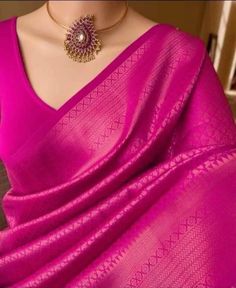 Brocade Saree, Simple Saree Designs, Fashionable Saree Blouse Designs, Simple Sarees, Indian Fashion Saree, Saree Designs Party Wear, Salwar Kamiz, Traditional Indian Outfits