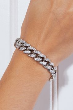 Curb Chain Bracelet - Bracelets - FITGGINS Shop Lipstick, Curb Chain Bracelet, Jewelry Wardrobe, Studio Flat, Bracelet In Silver, Blue Zones, Wrist Candy, Picture Style, Silver Chain Bracelet