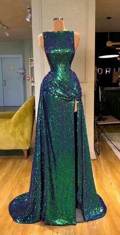 Fashion: #fashion, #style, #outfitinspiration, #beauty Anniversary Dresses, Awesome Outfits, Designer Evening Dresses, Sequin Prom Dresses, Dress Sleeve Styles, فستان سهرة, Green Sequins, Gala Dresses, Evening Dresses Elegant