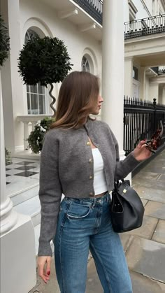 Old Jeans Outfit, Fall Outfits With Pants, Personal Style Aesthetic, Classy Fall Dresses, Chic Classy Outfits, Classy Winter Fashion, Modest Fall Fashion, Scrolling Through Pinterest