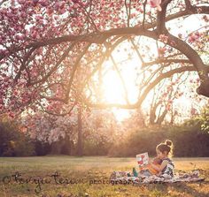 Capture the magic of sibling love with your new baby. From first cuddles in the hospital, to bubble baths and story time giggles. Watching their friendship grow #photographyideas Sibling Pics, Class Photo, Bath Photography, Baby Fotografie, Weekly Inspiration, Sibling Photos