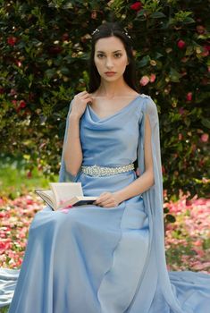 Luthien Tinuviel, Elven Dress, Fantasy Dresses, Medieval Clothing, Medieval Dress, Medieval Fashion, Historical Dresses