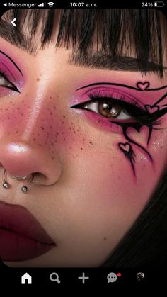 Draculaura Makeup Look, Emo Nail Designs, Creative Makeup Ideas Art, Valentine’s Day Make Up Looks, Pink Goth Makeup, Draculaura Nails, Eyeliner Cute, Cool Eyeliner, Cute Eyeliner