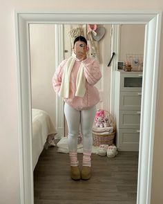 Pink Puff Vest Outfit, Pink Fall Aesthetic Outfits, Coquette Comfy Outfits, Cute Pink Outfits For School, Comfy Pink Outfits, Cute Casual Birthday Outfits, Birthday Outfits For Winter, Coquette Fall Outfits, Sweater And Leggings Outfit