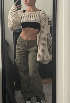 Ultra Cropped Sweater Outfit, Mesh Jumper Outfit, Neutral Coloured Outfits, Holey Sweater Outfit, Hole Sweater Outfit, Urban Casual Outfits Women, Knitted Crop Top Outfit, Parasut Pants Outfit, Suberversive Fashion