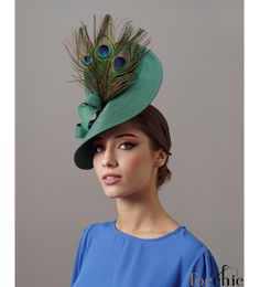 Green wedding hat for woman. This beautiful green derby fascinator hat is decorated with Peacock feathers. This is a ladies dressy hat for any special occasion like Kentucky derby day, Ascot Ladies day, Horse racing, tea party or weddings. It is mounted on a headband that allows to tilt the hat to the liking of each one. You can choose the side of the head where you like to wear the hat. 1€ of each Order will be donated to Cancer Research. If you would like to change any colors or items of the hat please contact us to meet your needs. The headpiece has been hand sewn. You can see some photos of clients with this hat on our Instagram @tocchic                                                                             Destinations              Processing time                     Delivery tim Peacock Feather Hats, Peacock Fascinator, Feather Hats, Wedding Guest Fascinators, Yellow Fascinator, Navy Blue Fascinator, Wedding Hats For Guests, Ascot Ladies Day, Special Occasion Hats