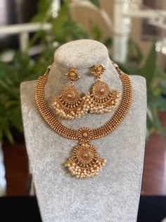 South Indian Bridal Traditional with matte gold plating Necklace Set with Earrings. Temple choker set. Gorgeous 24 K gold plated. This Necklace set comes in a beautiful gift box, making it an ideal gift for birthdays, weddings or anniversaries. Occasion: Perfect choice for any Indian occasion. Care: It is advisable that you keep products away from direct heat, humidity, and moisture. It is best to preserve your jewelry in the bag/box provided with the package. 100% Satisfaction Guarantee, Highes Guttapusalu Choker, Luxury Traditional Temple Necklace Choker, Necklace Gold Indian, Luxury Yellow Traditional Temple Necklace, Luxury Traditional Brass Temple Necklace, Luxury Gold Bollywood Temple Necklace, Kemp Necklace, Gold-plated Bollywood Temple Necklace, Temple Necklace