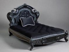 Luxury Baroque Pet Bed in Black Onyx & Diamond Buttons Fancy Dog Beds, Pet Magazine, Bedroom Comforter Sets, Luxury Beds, Old Victorian Homes, Victorian Houses, Luxury Pet, Luxury Rooms, Baroque Style