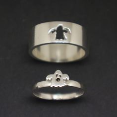 Discover our Halloween Ghost Matching Rings for Couples. You will get a set of 2 rings or 1 ring of your choice. Base Material: 925 Sterling Silver Finish: Silver/Rose Gold Plating/Yellow Gold PlatingMen Ring Depth: 9mm Women Ring Depth: 6mmMetal Stamped: 925Thickness: 1.5mmThemes: GhostStyle: Wedding Band, StackingRing Size: We can make from US4 - US14. We accept half-size or quarter size too.**************************************SPECIAL ANNOUNCEMENT 1. Please visit https://www.etsy.com/shop/yh Matching Rings For Couples, Women Alternative, Matching Promise Rings, Cute Promise Rings, Unique Promise Rings, Graduation Rings, Promise Rings For Couples, Indie Jewelry, Flower Resin