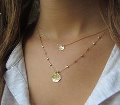 Custom Jewelry Necklaces, Pear Shaped Diamond Necklace, Gold Necklace Dainty, Aesthetic Jewellery, Floating Diamond Necklace, Gold Disc Necklace, Delicate Gold Necklace, Dainty Diamond Necklace, Gold Necklace Simple