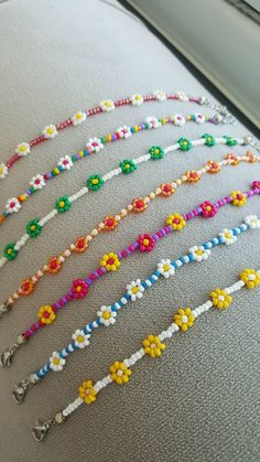 Daisy Jewelry, Indie Jewelry, Beaded Necklace Diy, Handmade Jewelry Diy, Beaded Bracelets Diy, Bracelet Crafts, Girly Jewelry, Bead Jewellery, Seed Bead Jewelry