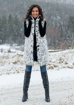 Sleeveless Long Coat, Leopard Outfit Ideas, Faux Fur Vests Outfits, Black Shearling Jacket, Edgy Bob, Leopard Outfit, Dark Skirts, Fur Vests, Trendy Outerwear