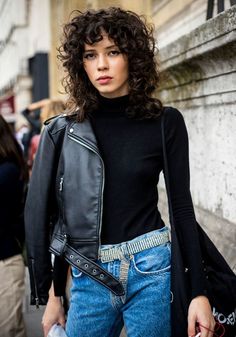 Retro Curls: So stylst du die wilden Locken im 90er-Look nach Star Haircut, Octopus Haircut, Curly Mullet, Fall Hair Cuts, Haircut Inspiration, Popsugar Beauty, Celebrity Hair Stylist, Shag Haircut