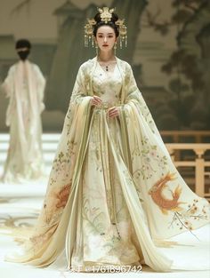 Traditional Chinese Outfit For Women, Chinese Gown Traditional, Traditional Chinese Hanfu Women, Chinese Empress Dress, Ancient China Clothing, China Hanfu, Chinese Attire, Chinese Gown, Chinese Princess Dress