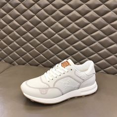 Wmns Gucci Luxury Sports Super Quality: “Combining luxury and sport, this Gucci women’s sneaker offers high-end quality and versatile style for the modern, fashion-forward wardrobe.” Gucci Women, High Quality Shoes, How To Measure, To The End, Tote Backpack, Shoe Game, Choose The Right, Luxury Shoes, Adidas Originals