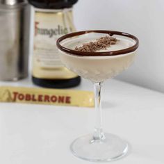 Toblerone Cocktail Hazelnut Cocktail, Toblerone Cocktail, Swiss Chocolate Brands, Baileys Irish Cream Coffee, Popular Cocktail Recipes, Toblerone Chocolate, Irish Cream Coffee, Baileys Coffee, Desserts In A Glass