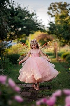 Kids Fairy Dress, Fairy Dress Kids, Princess Photoshoot Ideas, Kids Fairy Costume, Fairy Poses, Diy Princess Costume, Bubbles Wedding, Garden Princess