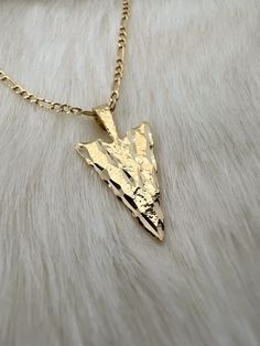 14k Solid Yellow Gold Arrow Head Necklace, Spear Head Pendant! 1 3D Antique Arrow Head Charm, with Gift Box Solid 14k gold, 3D Arrow Charm. Dimensions: 22.2mm x 11.1mm Diamond Cut finish for a radiant shine. Question? Please don't hesitate to contact me. *Wholesale or Custom* Wholesale: The more you buy, cheaper goes the price. Custom: Unique pieces to fit your very own style. (Different Color Gold) Contact Me for more information. Arrow Head Necklace, 3d Arrow, Golden Arrow, Spear Head, Gold Arrow, Arrow Head, Head Necklace, Arrowhead Necklace, Personalized Pendant