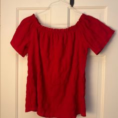 Has A Soft Design, Size Large. Red Relaxed Fit Top For Summer, Spring Red Cotton Top, Red Cotton Spring Tops, Red Short Sleeve Cotton Blouse, Red Cotton Top For Spring, Casual Red Tops For Spring, Red Summer T-shirt For Day Out, Red T-shirt For Summer Day Out, Red T-shirt For Day Out