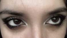 Black Messy Eyeshadow, Messy Black Makeup, Grungey Smokey Eye Makeup, Messy Eyeliner Aesthetic, Messy Makeup Grunge, Messy Smokey Eye, Messy Grunge Makeup, Makeup Look Grunge, Messy Eyeshadow