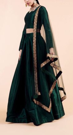 Lengha Dress, Green Lehenga Choli, Indian Bridesmaids, Indian Outfits Lehenga, Hairstyles Indian, Lehnga Dress, Indian Gowns Dresses, Hairstyles Wedding, Seoul Fashion