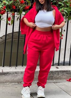 Red Sweats Outfit, Red Sweatpants Outfit, December Outfits, Red Sweatpants, Streetwear Ideas, Zara Drip, Sweats Outfit, Comfy Casual Outfits, Mode Zara