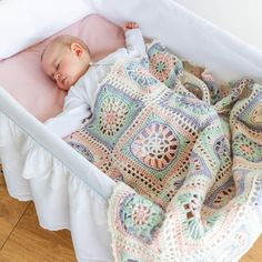 BABY BLANKET NANA ♥ Crochet-along by KATIA ♥ - Biscotte Yarns Motifs Granny Square, Crochet Granny Square Tutorial, Granny Square Projects, Toddler Patterns, Haken Baby, Granny Squares Pattern, Baby Blanket Pattern, Baby Blanket Crochet Pattern, Crochet Kit