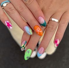 Trendy Beach Nails, Nail Inspo Almond, Gucci Nails, Abstract Nail, Acrylic Ideas, Edgy Nails, Trendy Beach