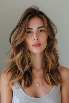 Bob Haircut Black Hair, Medium Length Wavy Hair, Rambut Brunette, Side Swept Bangs, Honey Hair, Haircuts Straight Hair, Penteado Cabelo Curto, Hair Stylist Life, Hair Inspiration Color