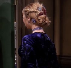 Phoebe Buffay Hairstyles, Phoebe Buffay Outfits, Hair Icon, Friends Fashion, Aesthetic Hair, Hair Dos, Bun Hairstyles, Pretty Hairstyles