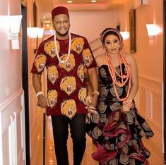 Asoebi Styles 2022, Agbada Outfit, Nigerian Wedding Dresses Traditional, Latest Asoebi Styles, African Lifestyle, Latest Aso Ebi Styles, African Party Dresses, Couple Matching Outfits, African Wear Dresses